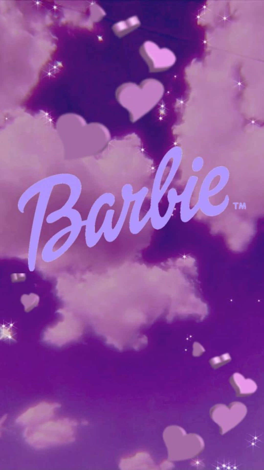  壁紙 — 紫色天空，蓬鬆雲朵，閃爍心形，以及紫色草書字體的Barbie字樣。