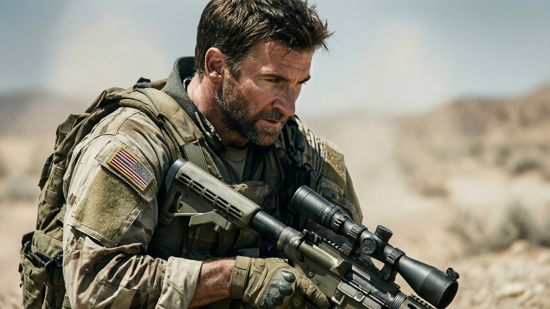 American Sniper Ready 壁紙 — 一名強壯的士兵穿著沙漠迷彩服，手持帶瞄準鏡的步槍，在朦朧乾燥的風景中專注地瞄準。