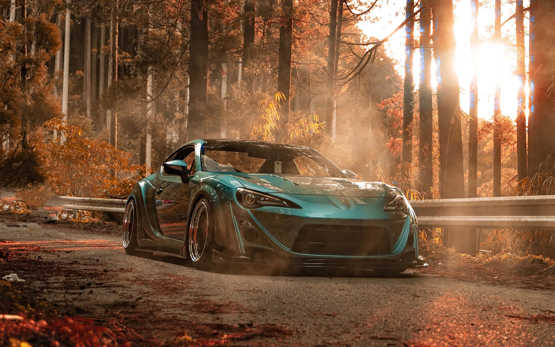 青綠色跑車在金色日落時分於森林道路上飄移。 — Toyota Supra 壁紙