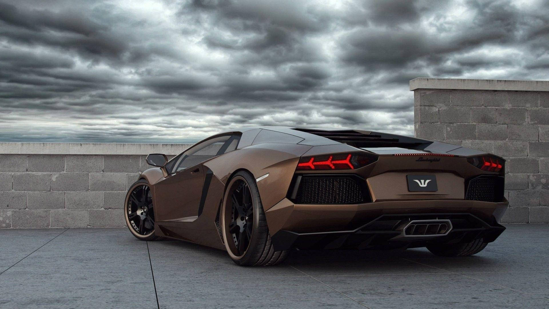 暴風雲下屋頂上的青銅色藍寶堅尼Aventador。 — 高清汽車壁紙 壁紙