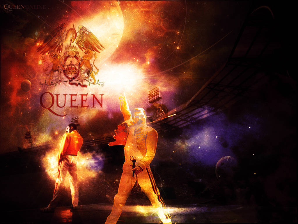 女王 桌布 壁紙 — Queen 在熾熱的宇宙舞台上表演，發光的音樂家和雄偉的徽章襯托著星雲背景。