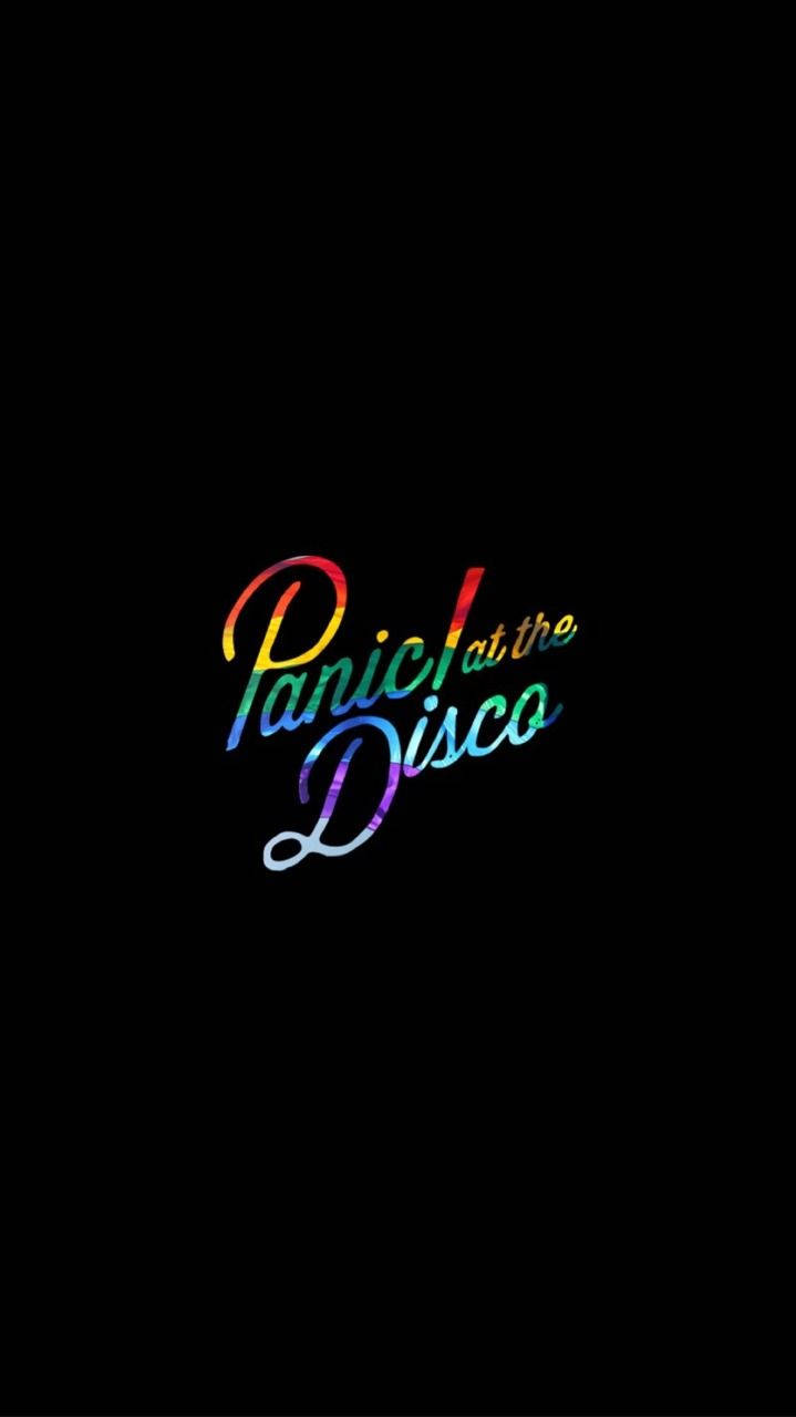 驕傲 桌布 壁紙 — Panic! at the Disco 的彩虹漸變標誌居中於純黑色背景上。