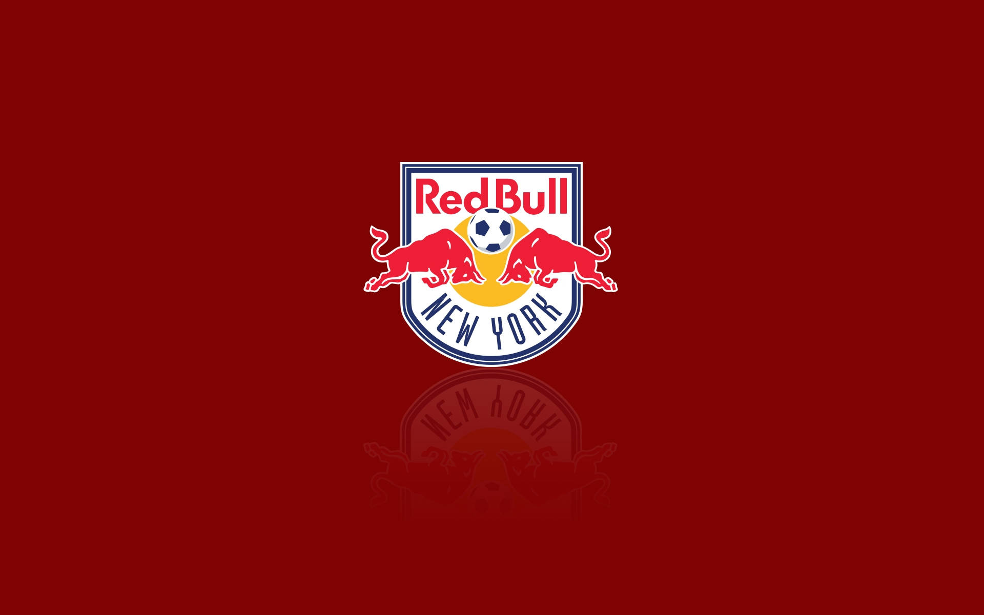 足球 桌布 壁紙 — Red Bull New York 足球隊標誌居中位於純深紅色背景上，下方帶有微妙的倒影。