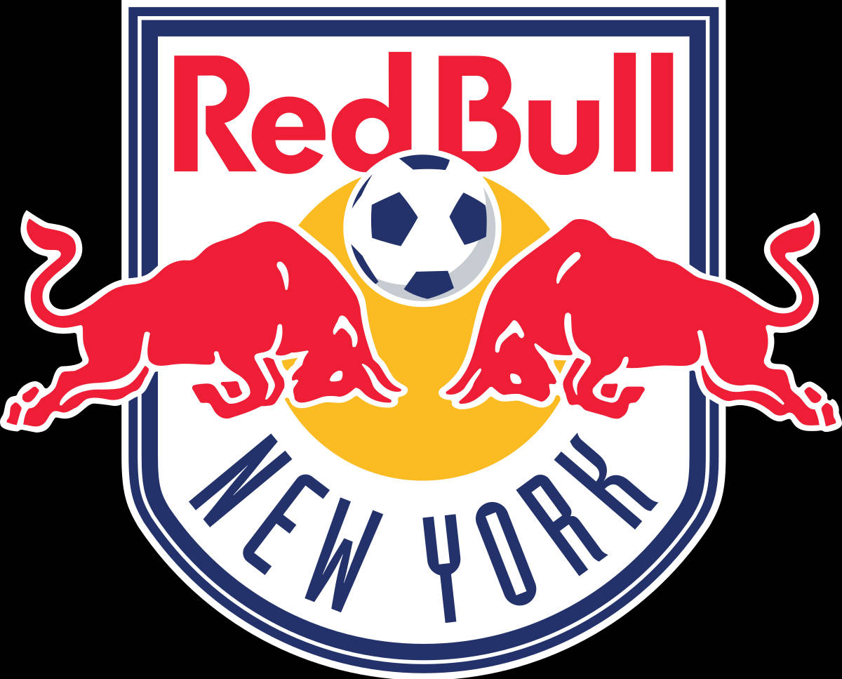足球 桌布 壁紙 — Red Bull New York 足球隊標誌，兩頭紅色公牛在黃色太陽前衝向足球。