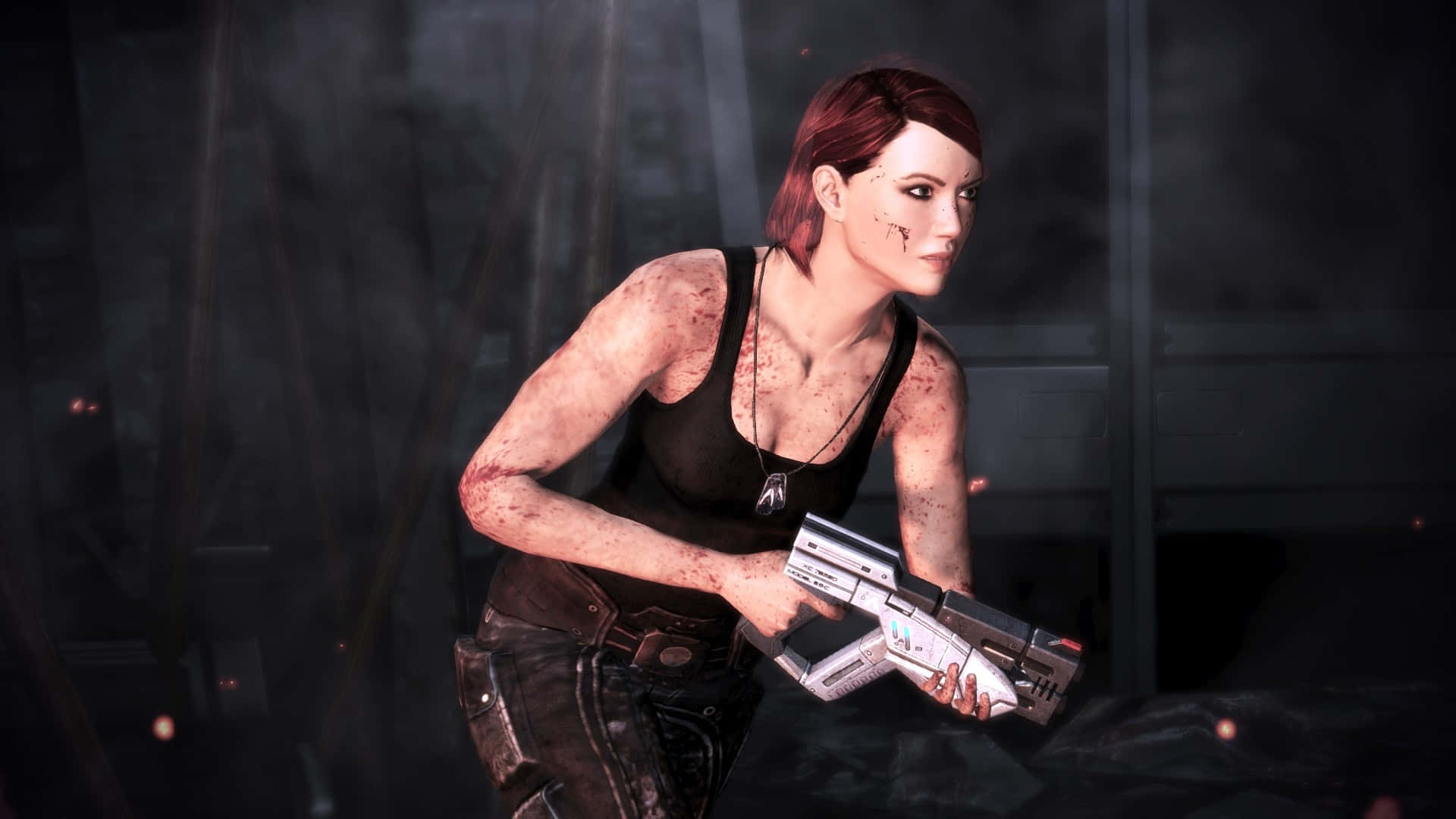 Mass Effect Femshep 桌布 壁紙 — 一位紅髮女兵穿著黑色背心和沾污的裝備，在昏暗煙霧瀰漫的工業環境中手持未來手槍。