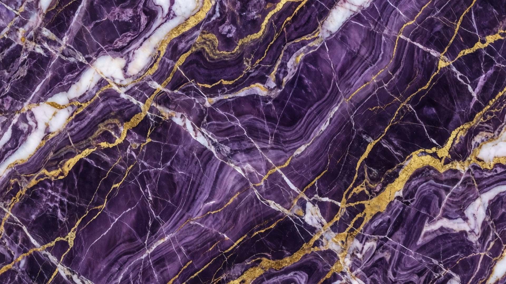Marble Elegance 壁紙 — 豐富的紫色大理石漩渦，帶有金色紋理和白色條紋，營造出奢華的抽象圖案。