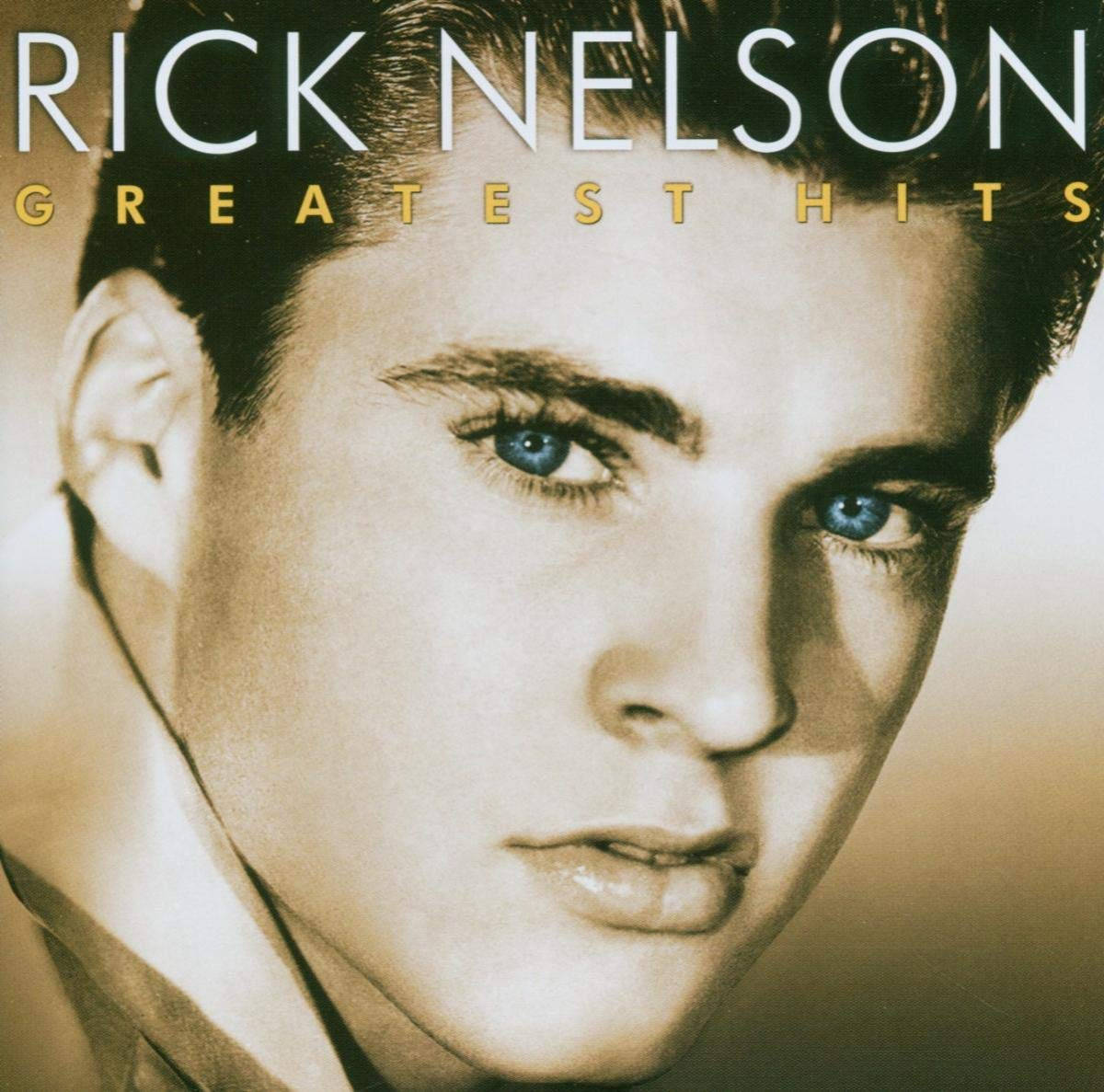 Singer 桌布 壁紙 — Rick Nelson 的特寫肖像，他有強烈的藍色眼睛和造型頭髮，背景是溫暖的懷舊啡色調。