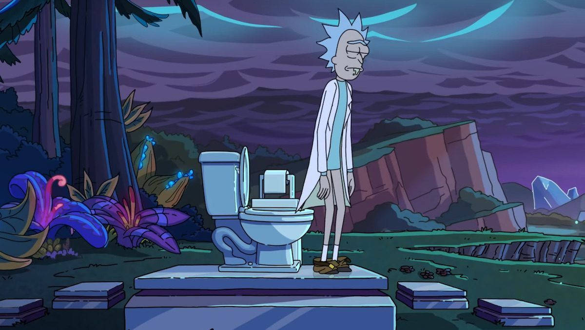 rick 桌布 壁紙 — Rick Sanchez 站在一個超現實的外星森林中的廁所旁邊，背景是紫色的暮色天空。