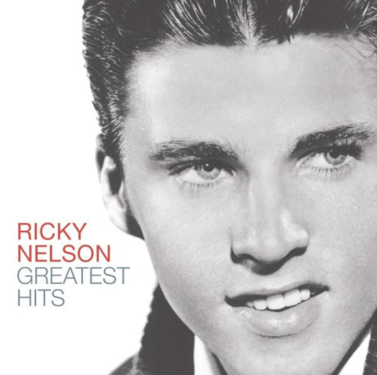 Album Cover 桌布 壁紙 — Ricky Nelson 微笑的特寫黑白肖像，頭髮經過造型，背景為純白色。