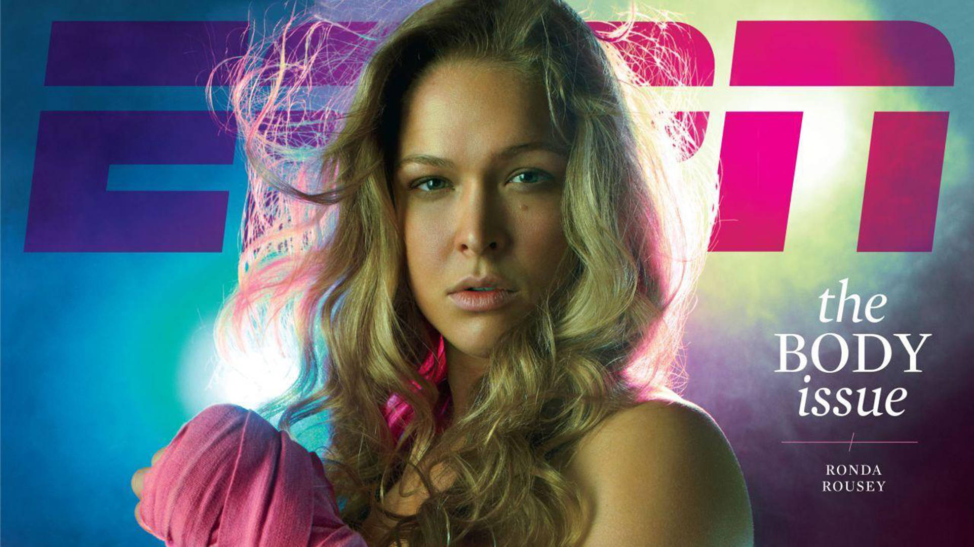 ESPN 桌布 壁紙 — Ronda Rousey 在充滿活力的霓虹背景前凝視，帶有ESPN標誌和「the BODY issue」文字。