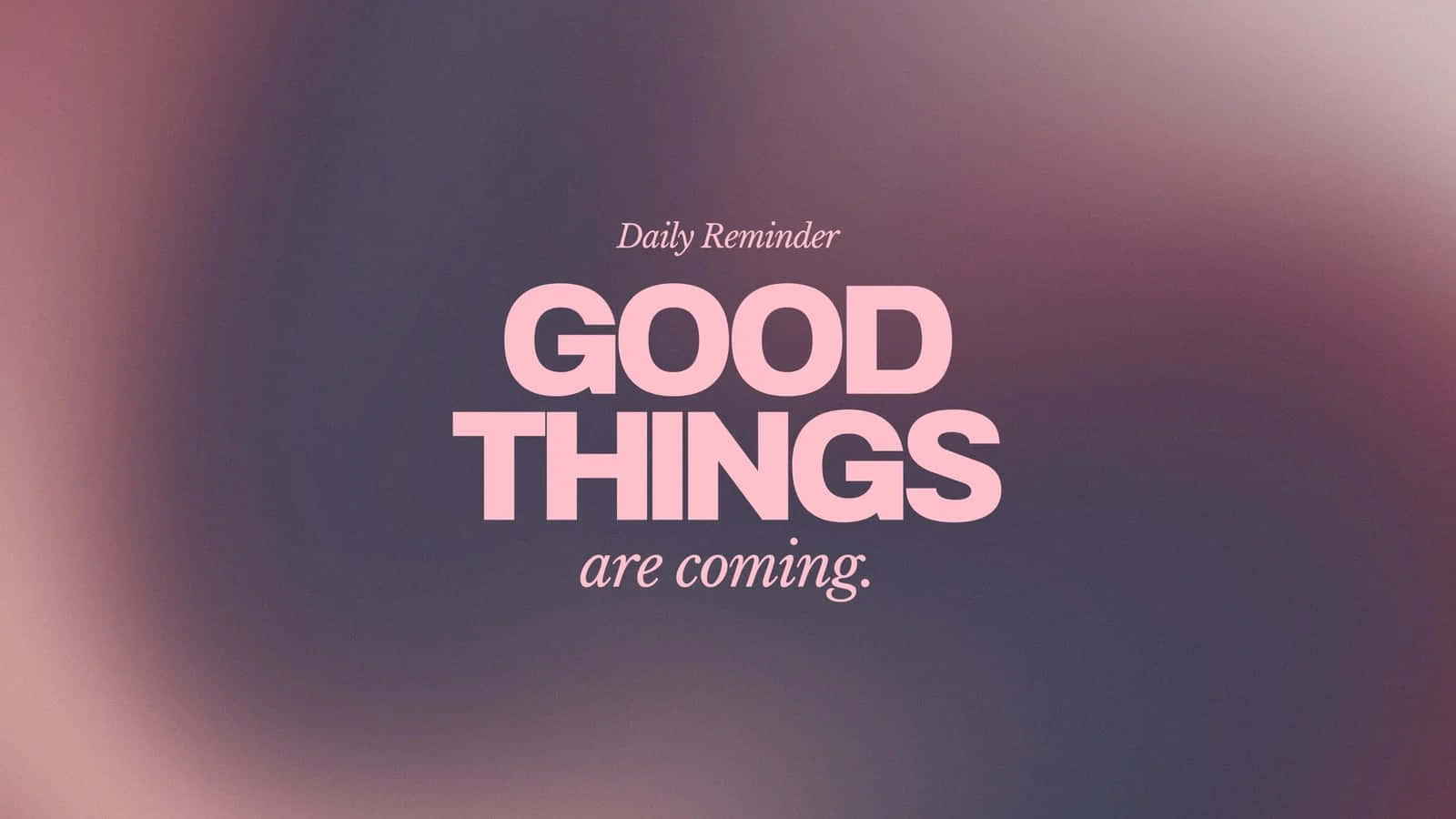  壁紙 — 柔和漸變背景，粉紅色文字寫著「Daily Reminder GOOD THINGS are coming。」