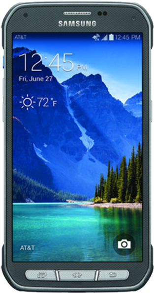 Product 桌布 壁紙 — Samsung 智慧型手機顯示一個充滿活力的山湖桌布，有松樹在清澈的藍天下。