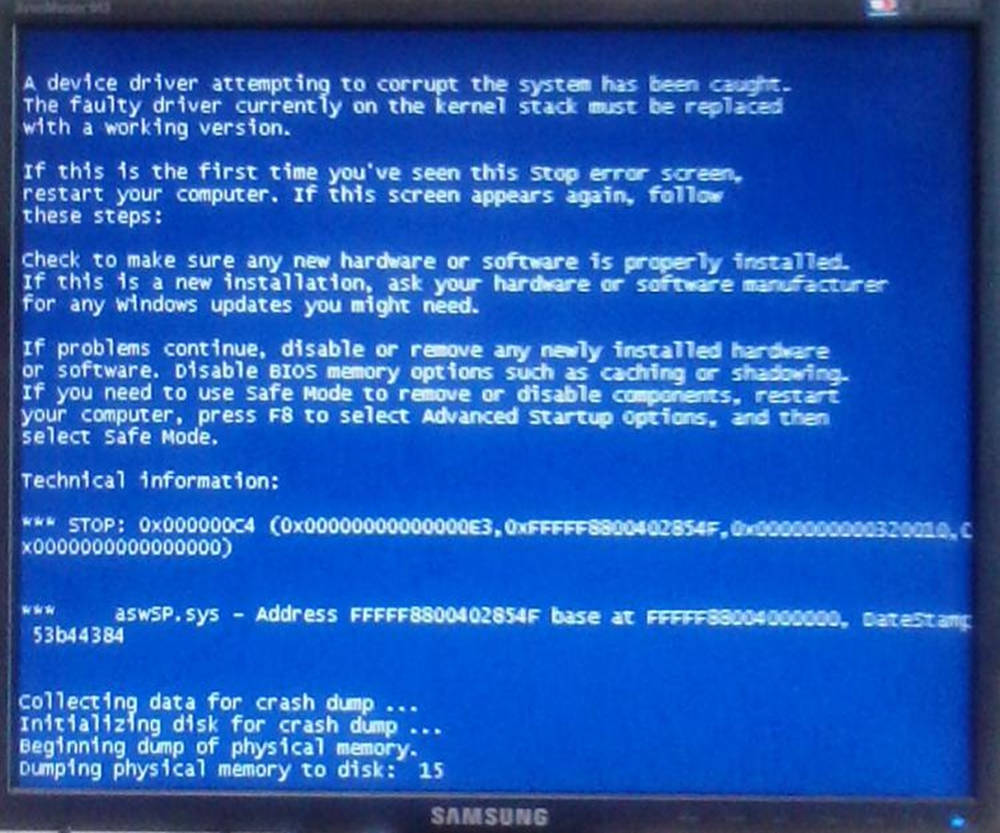藍色 桌布 壁紙 — Samsung 顯示器上顯示藍色 Windows 系統崩潰畫面，帶有白色文字，詳細說明驅動程式錯誤和復原步驟。