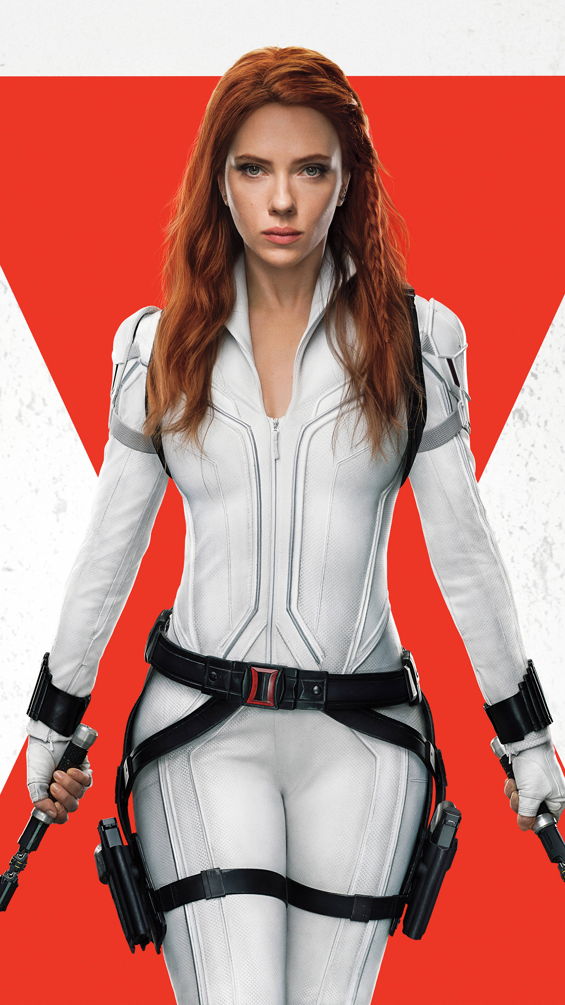 4K marvel iPhone 桌布 壁紙 — Scarlet Witch 身穿白色戰術服，在鮮明的紅白背景下手持武器。