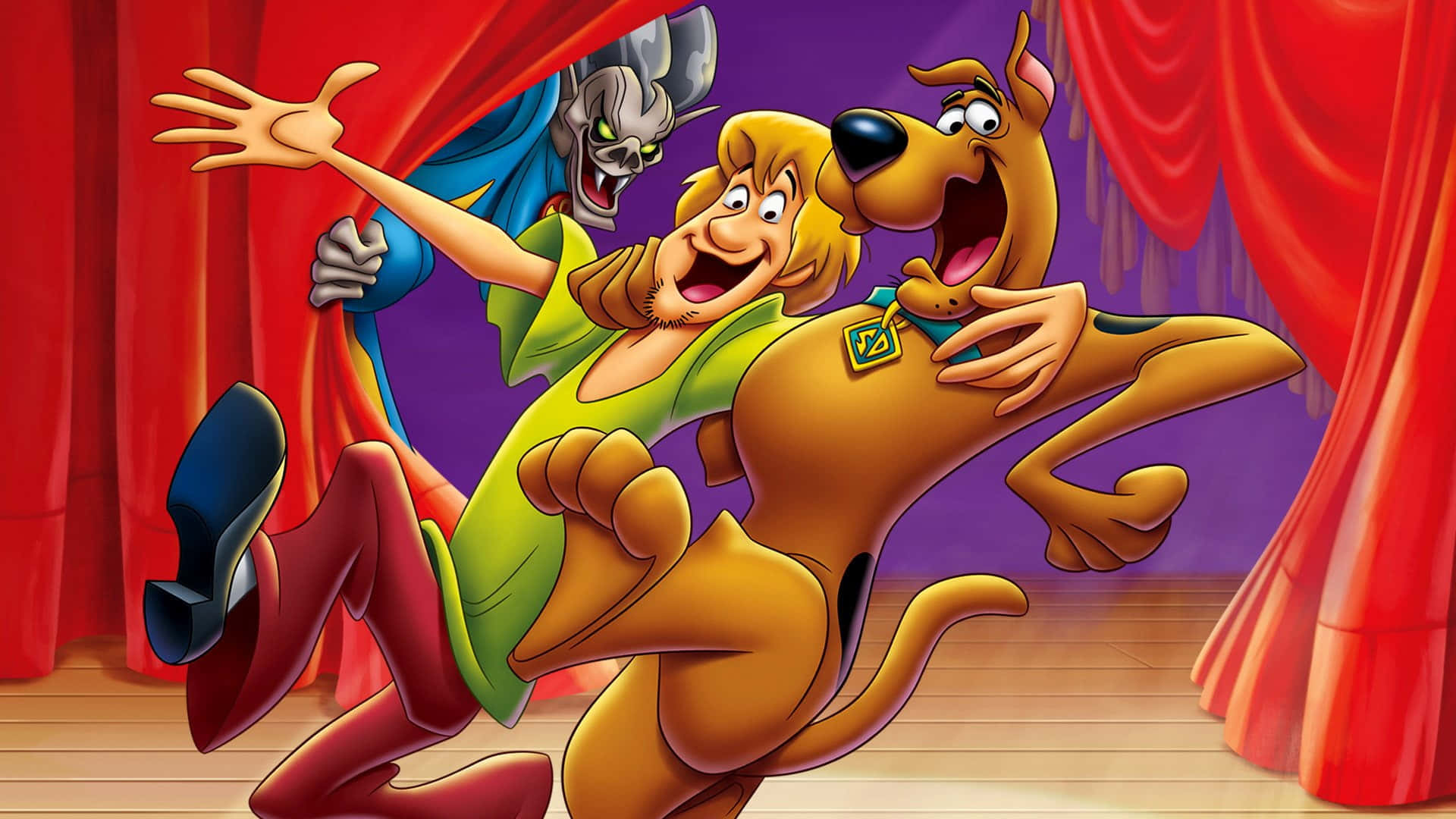史酷比 桌布 壁紙 — Scooby Doo 和 Shaggy 驚慌地逃離紅色舞台布幕後面的鬼影。