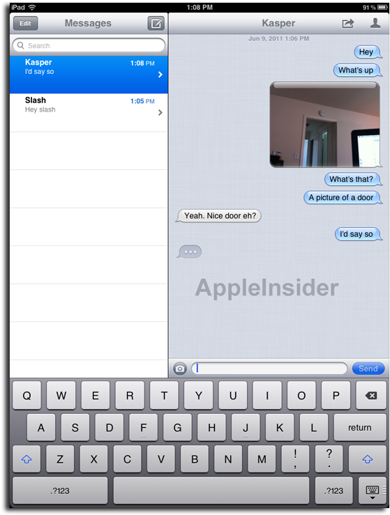 iPad 螢幕顯示包含門照片的文字對話。 — iPad 壁紙
