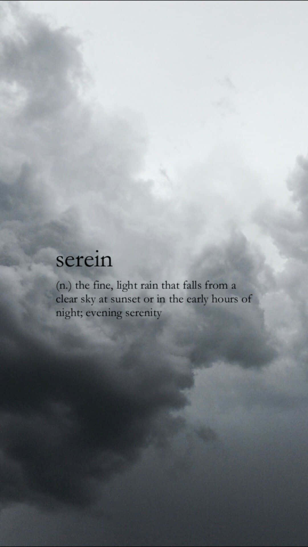 Serena - 一望無際的暗色天空與雲朵 壁紙