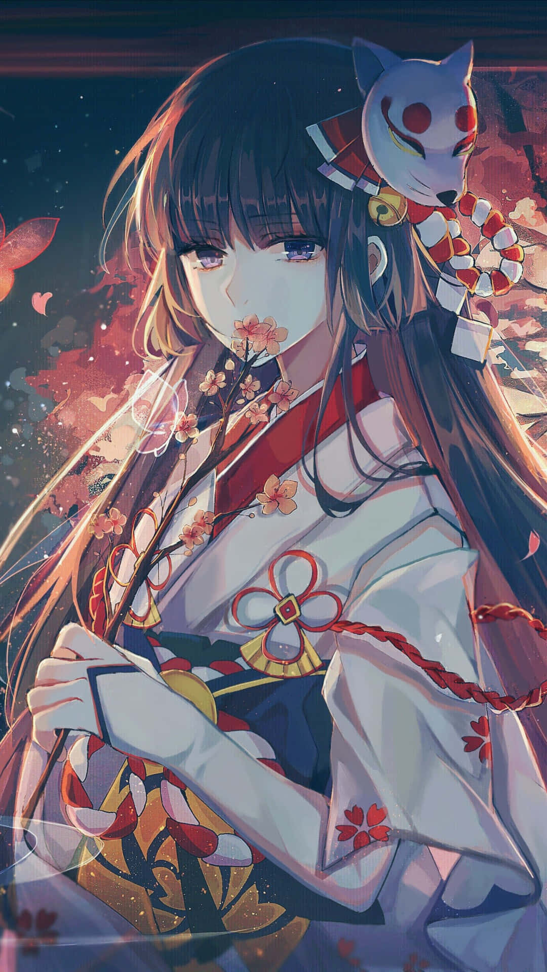 壁紙 — 一位寧靜的動漫女孩穿著傳統和服，在星空下拿著櫻花，並有狐狸面具裝飾。
