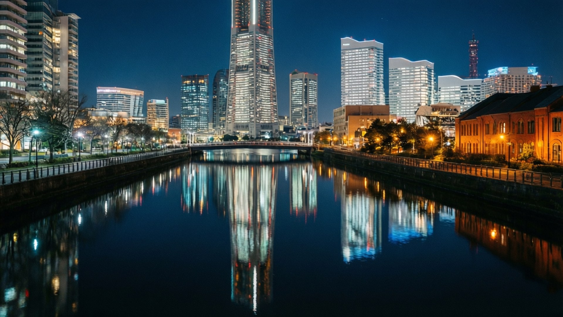 Canal Night Reflection 壁紙 — 寧靜的夜景，城市天際線倒映在平靜的水面上，閃爍的摩天大樓和溫暖的路燈。