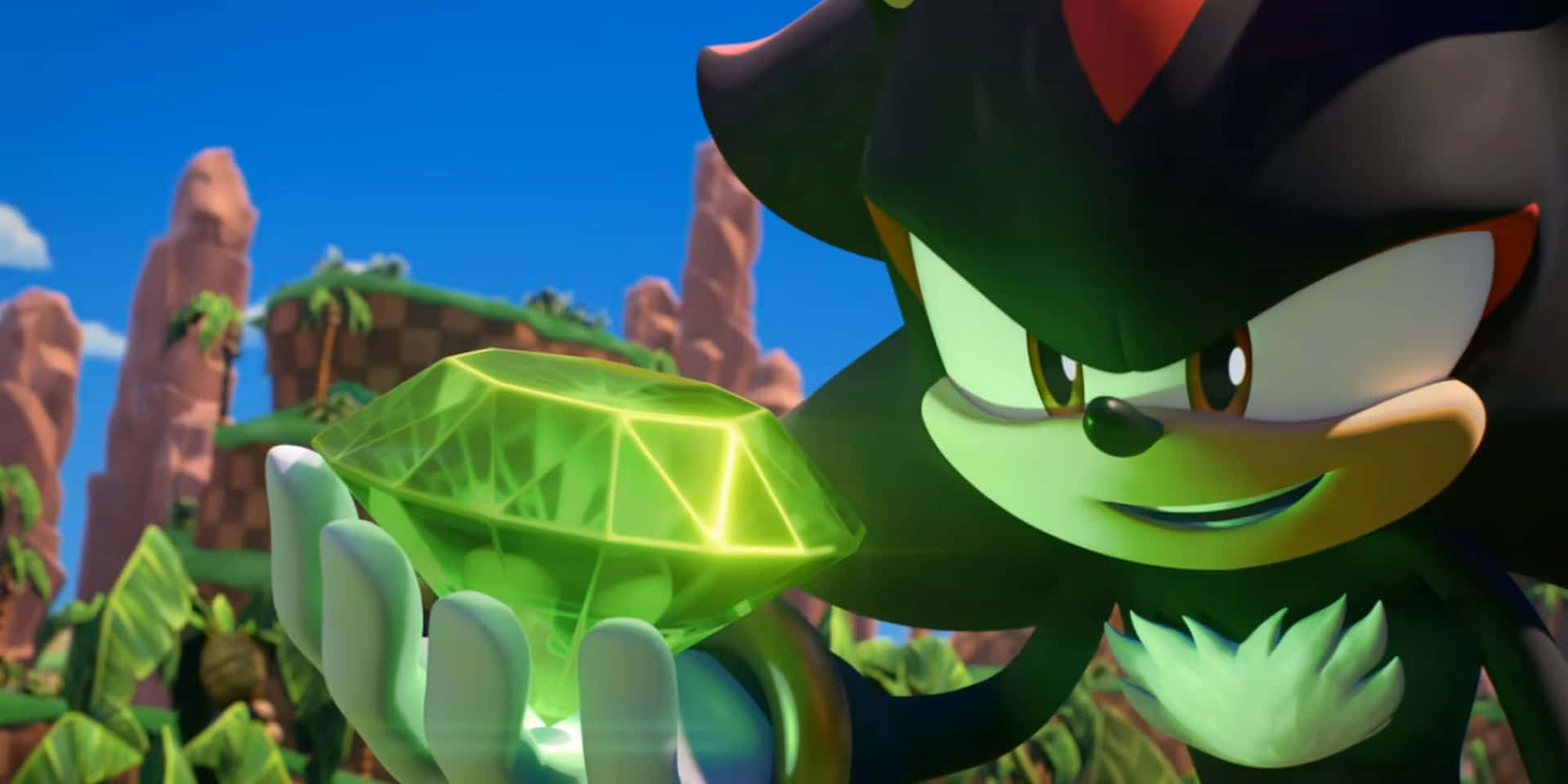  壁紙 — Shadow the Hedgehog 在晴朗藍天下的生動叢林場景中手持一顆發光的綠色寶石。