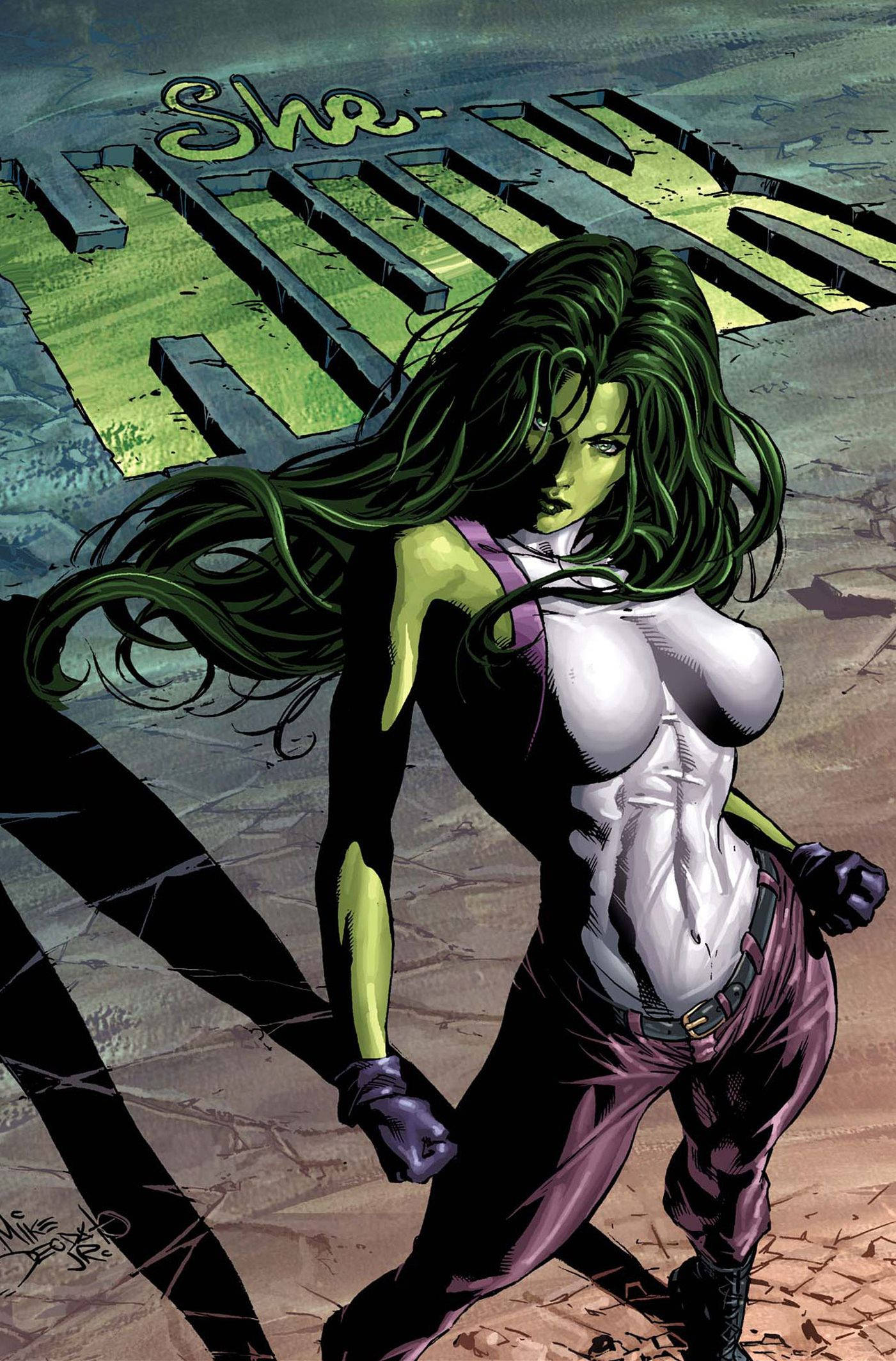 she 桌布 壁紙 — She-Hulk 強勢前行，綠色長髮飄逸，肌肉發達，背景是裂開的路面。