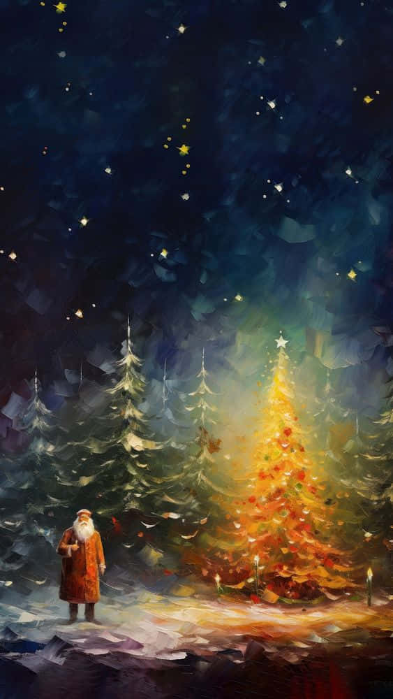  壁紙 — 聖誕老人在白雪覆蓋的森林中，在星光閃爍的夜空下，敬畏地站在一個閃閃發光的金色聖誕樹前。