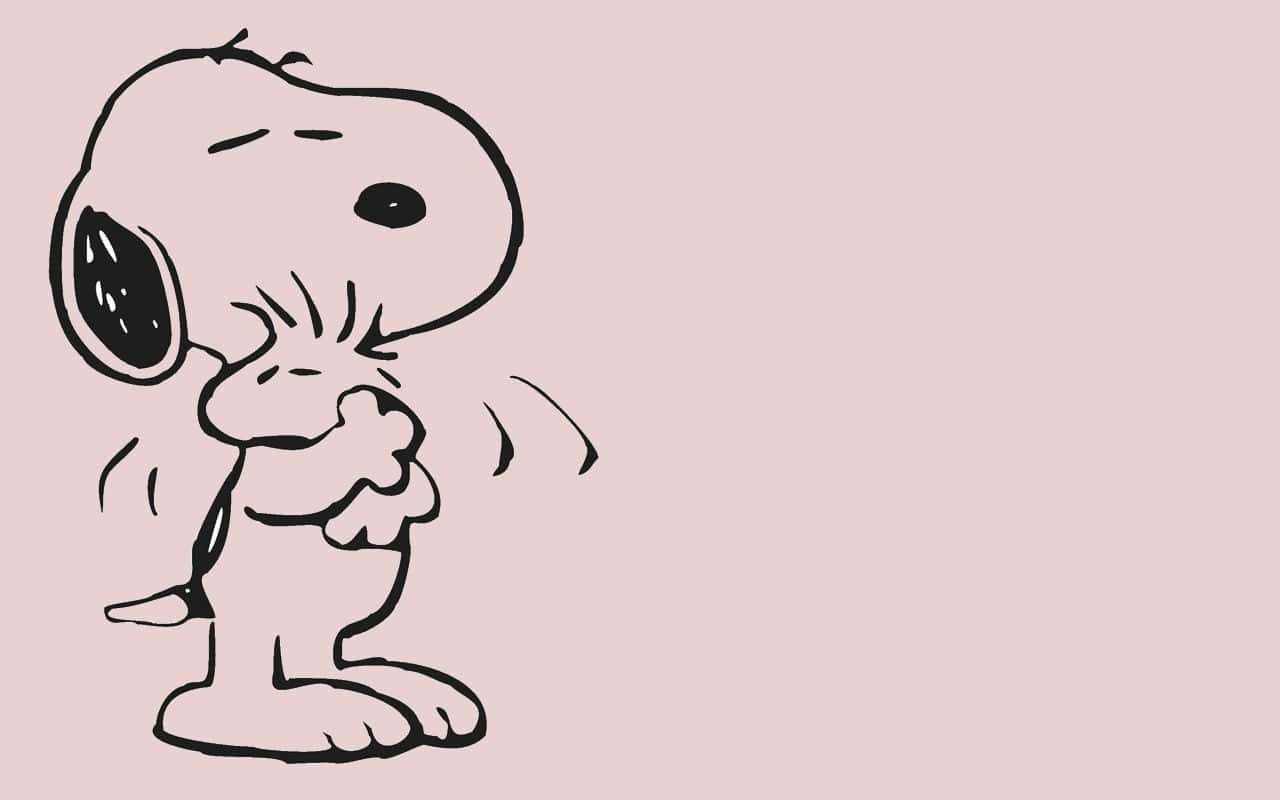 Snoopy Desktop 桌布 壁紙 — 史努比在柔和的粉紅色背景上以簡單的黑色線條畫擁抱一隻小白狗。