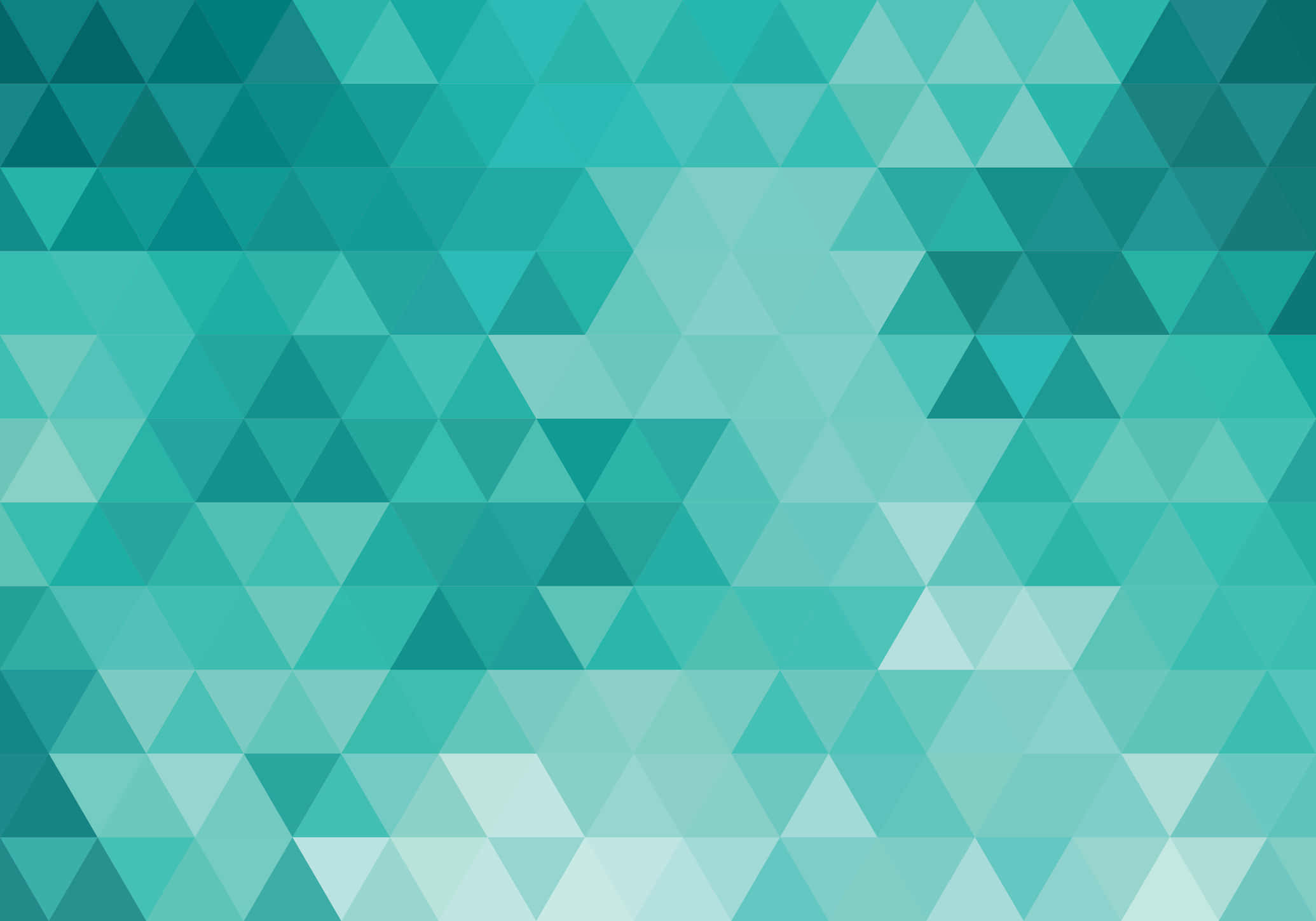 Teal Blue 桌布 壁紙 — 一個由重疊的藍綠色三角形組成的舒緩抽象圖案，營造出現代幾何壁紙。