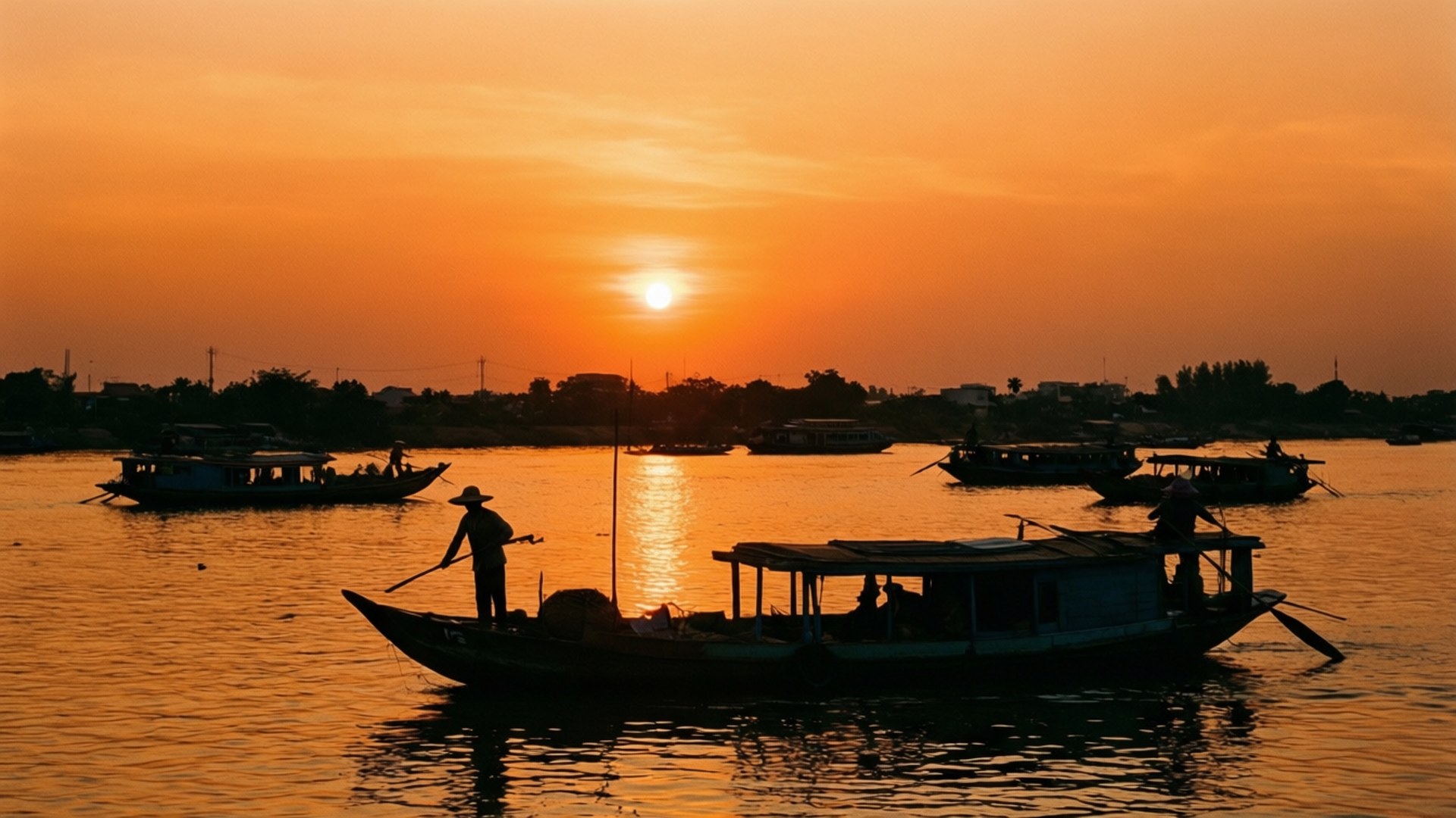 River Sunset Serenity 壁紙 — 漁民在剪影中的船隻在寧靜的河流上滑行，夕陽如火般橙紅。
