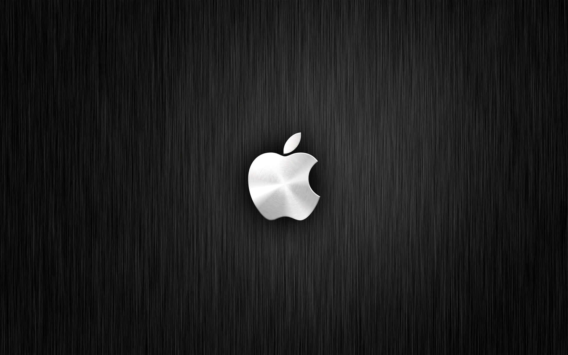 銀色Apple標誌在深色拉絲金屬背景上 — iPad 壁紙