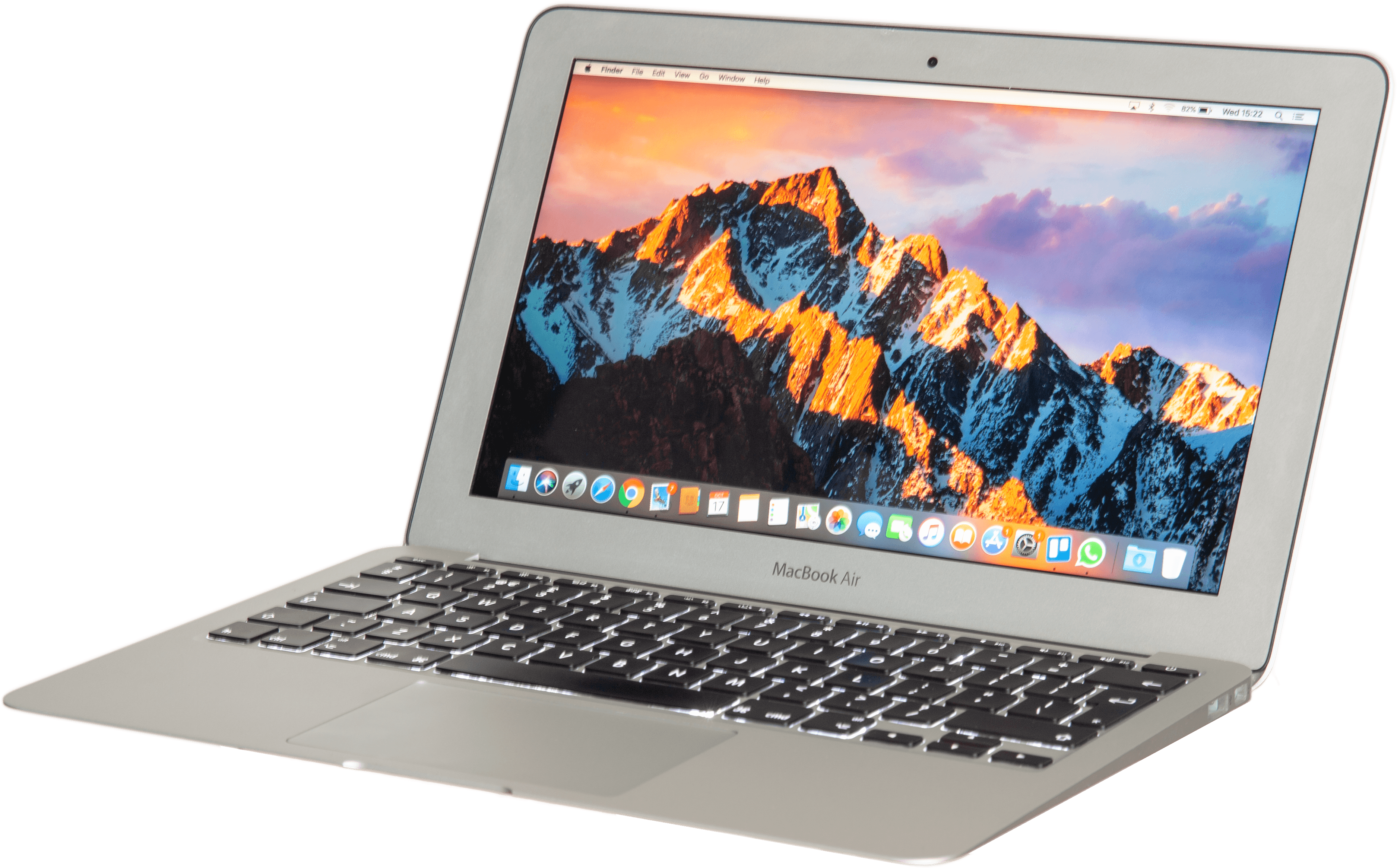 銀色 MacBook Air 筆記型電腦，螢幕上顯示山景日落桌布。 — Macbook Pro 壁紙