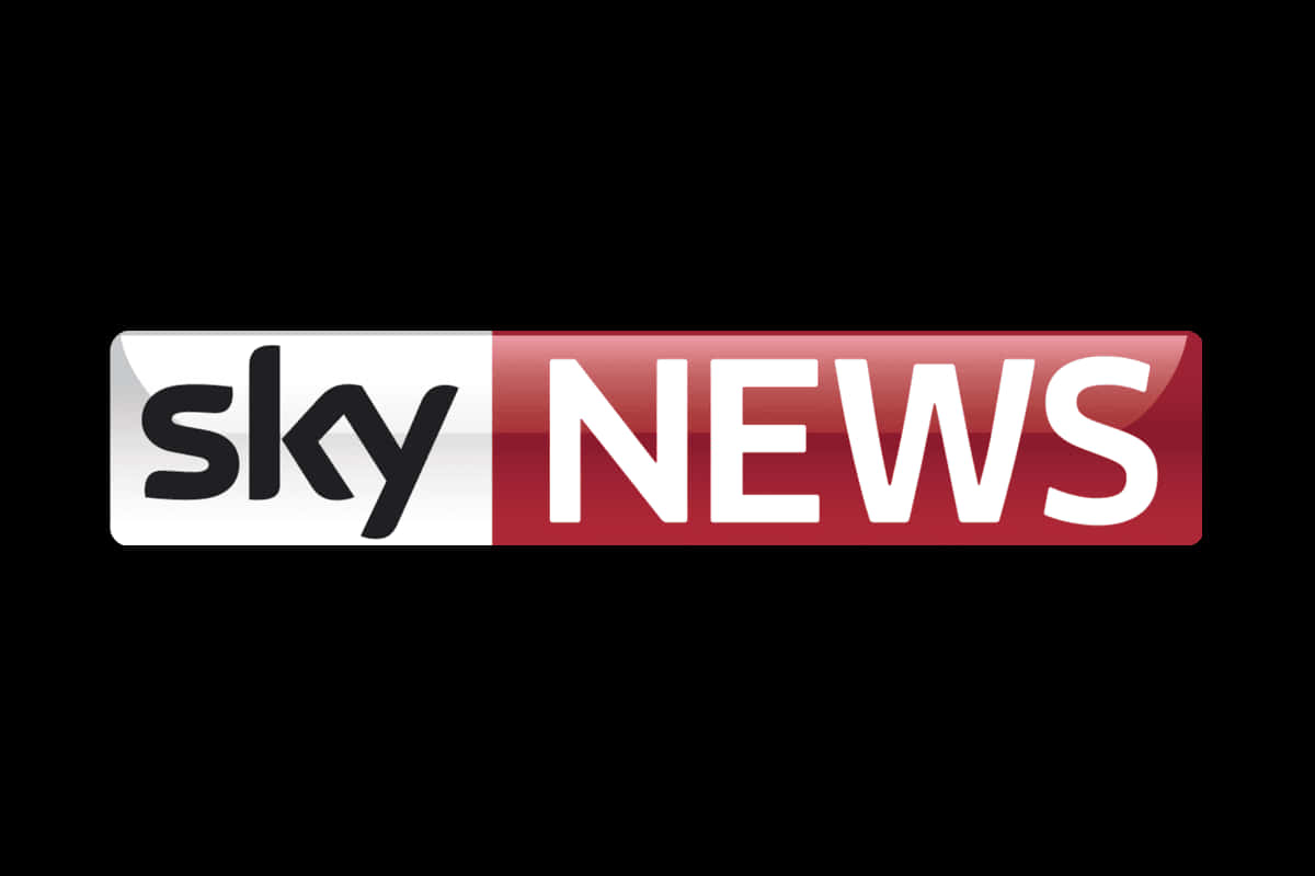 高清 桌布 壁紙 — Sky News 標誌以粗體白色和紅色文字顯示在黑色背景上，帶有光澤效果。
