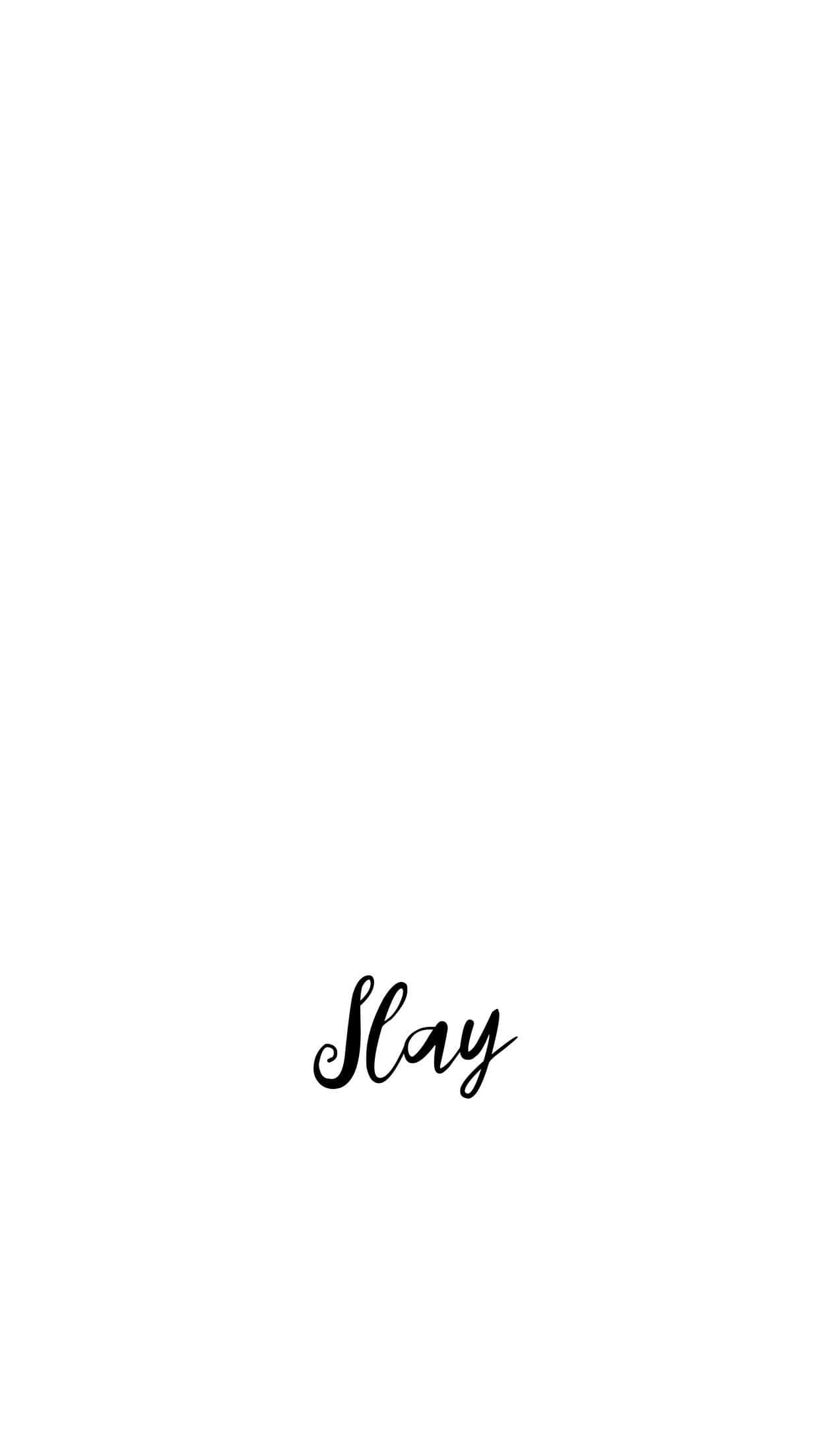 美學白 桌布 壁紙 — 「Slay」一詞以優雅的黑色草書字體居中顯示在極簡白色背景上。