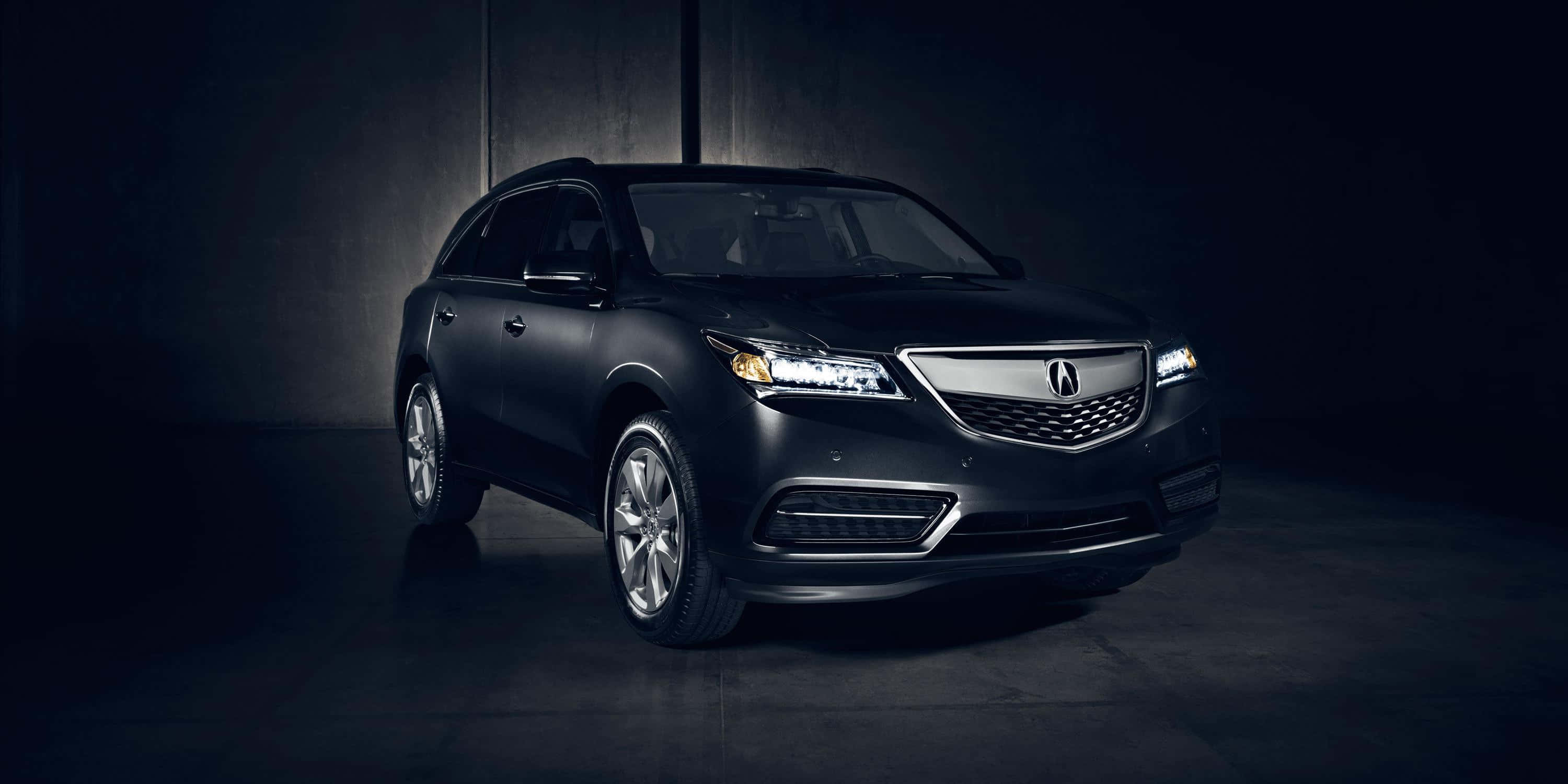 Acura Mdx 桌布 壁紙 — 在黑暗的攝影棚環境中，一輛時尚的黑色Acura SUV被戲劇性的聚光燈照亮。