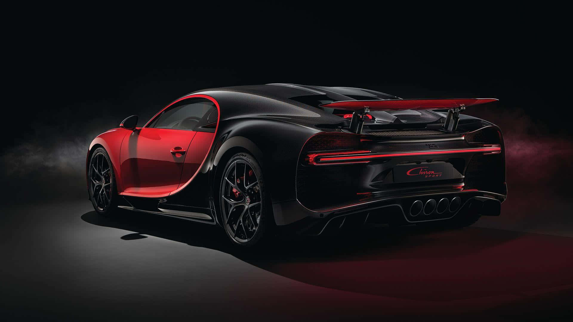 Bugatti Chiron 桌布 壁紙 — 一輛時尚的黑色和紅色Bugatti Chiron Super Sport 300+跑車在戲劇性的工作室燈光下發光，煙霧在其激進的尾部設計周圍旋轉。
