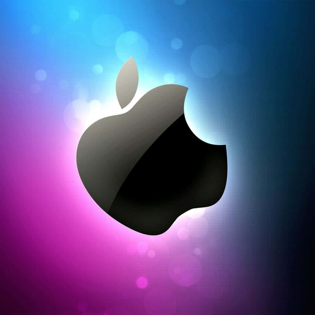  壁紙 — 一個時尚的黑色Apple標誌在藍色和紫色的鮮豔漸變背景上發光，帶有柔和的散景燈光。