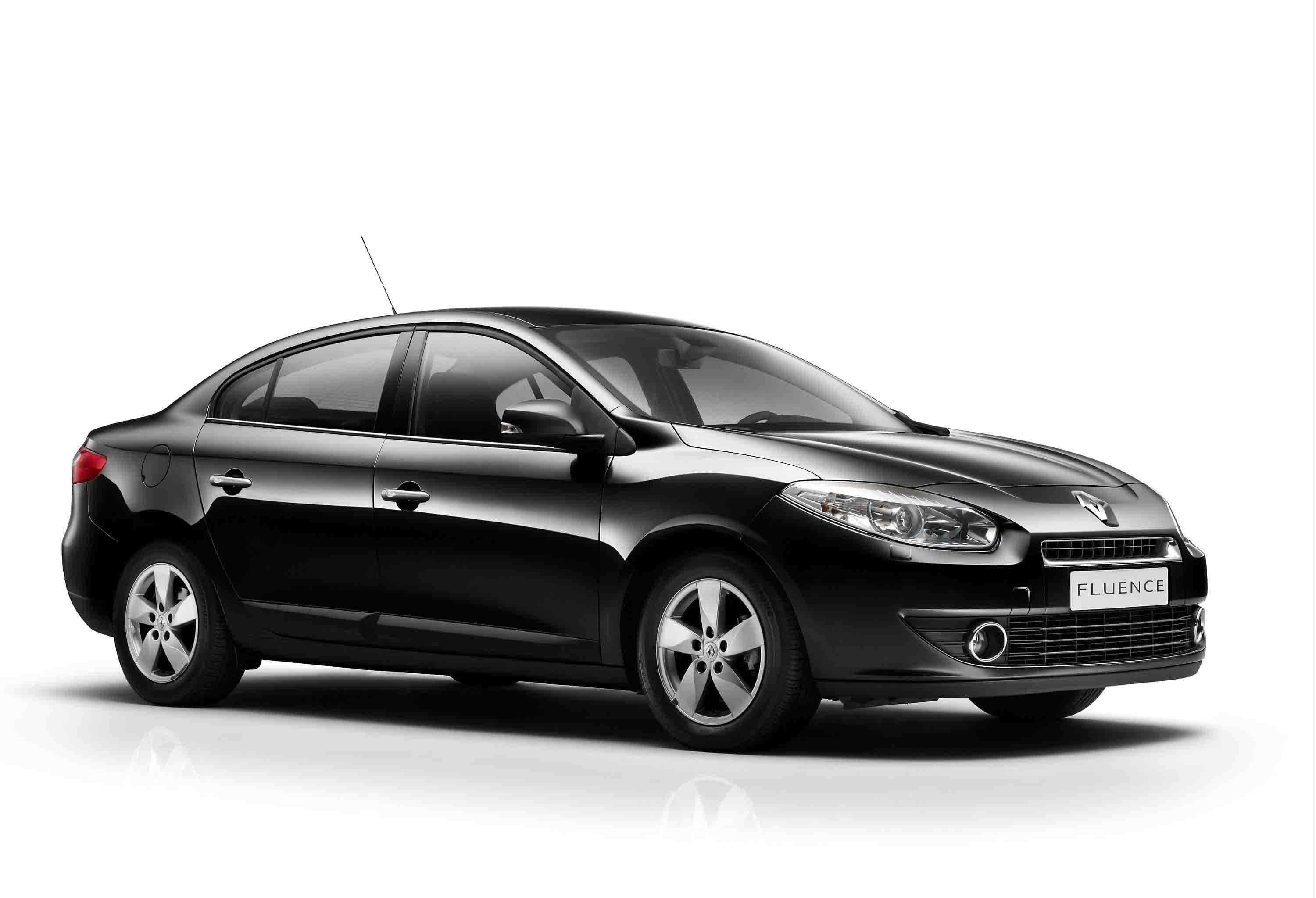 Renault Fluence 桌布 壁紙 — 一輛時尚的黑色雷諾 Fluence 轎車，在攝影棚燈光下以潔白背景和微妙反射呈現。