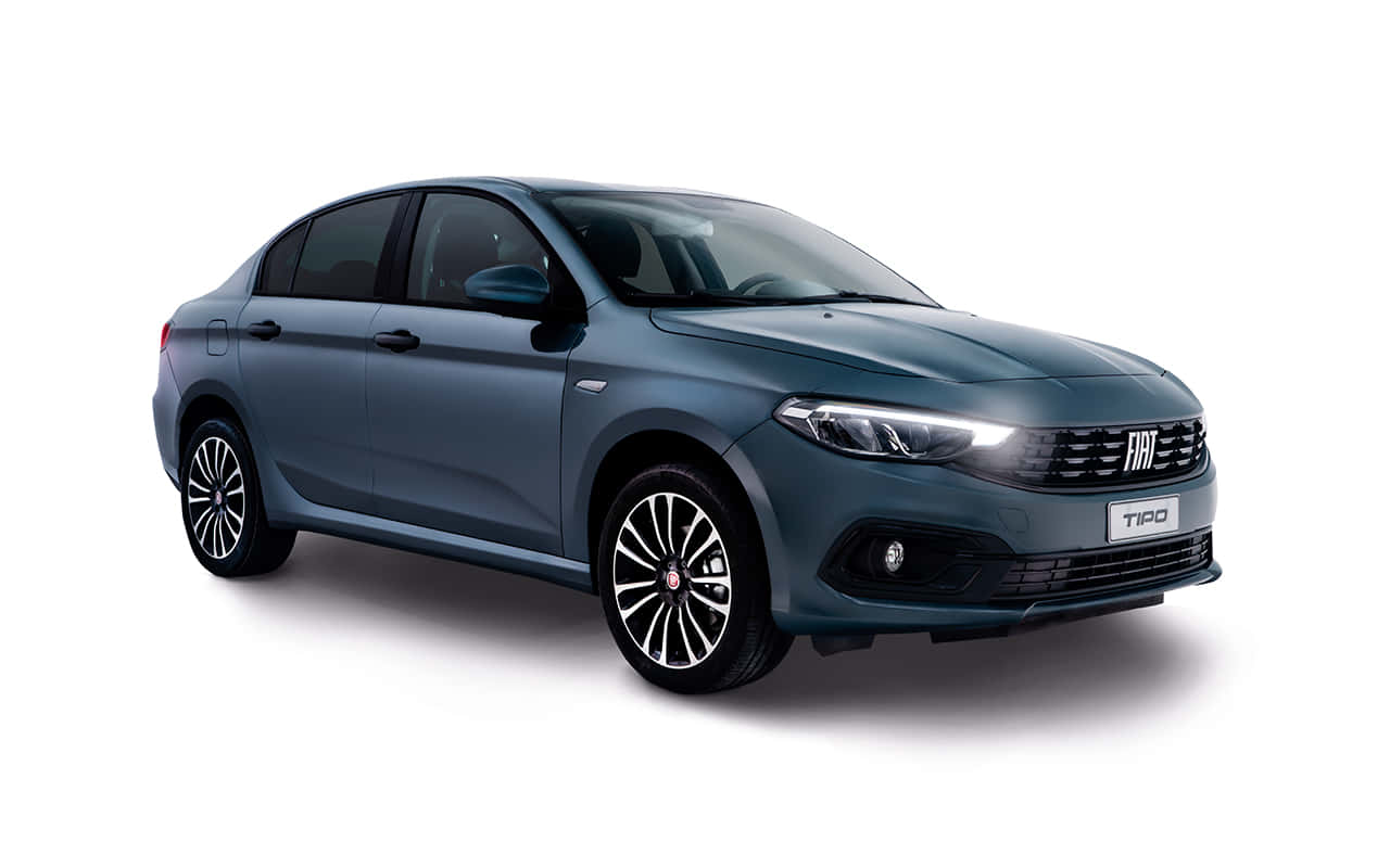 Fiat Tipo 桌布 壁紙 — 一輛時尚的啞光藍色 Fiat Tipo 房車在工作室燈光下，以乾淨的白色背景展示。