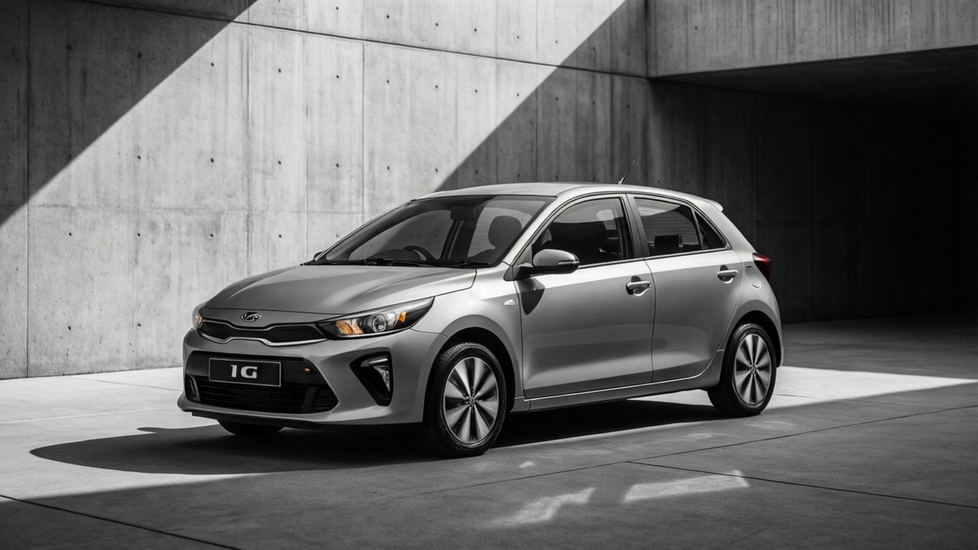 Rio Minimalism 壁紙 — 一輛時尚的銀色Kia IG掀背車停在混凝土牆上尖銳的幾何陰影下。