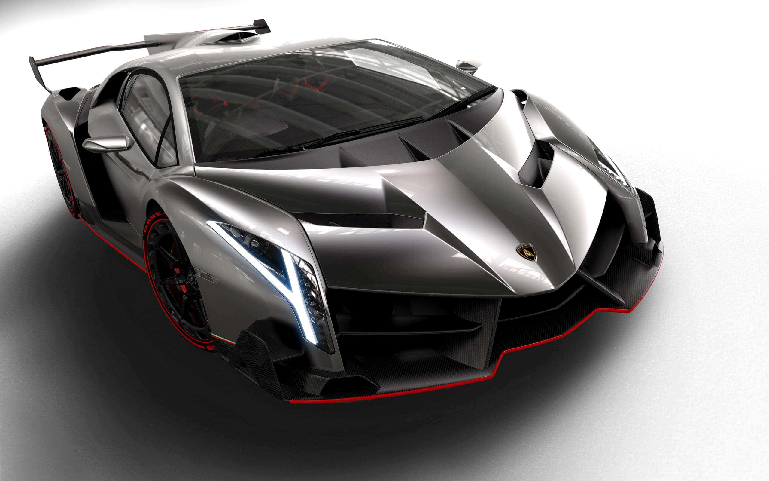 Lamborghini Veneno 桌布 壁紙 — 一台時尚的銀色藍寶堅尼 Veneno，帶有紅色點綴和碳纖維細節，以極簡白色背景襯托。