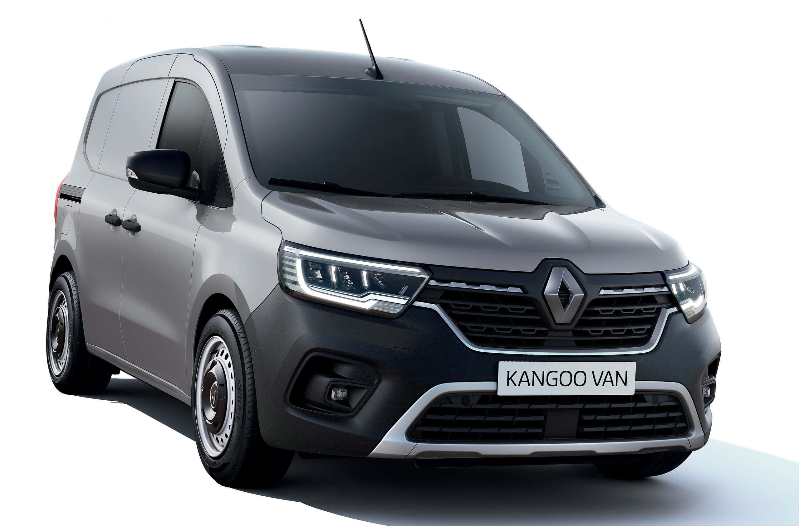 Renault Kangoo 桌布 壁紙 — 時尚銀色雷諾Kangoo Van在工作室燈光下展現銳利線條和現代車頭燈。