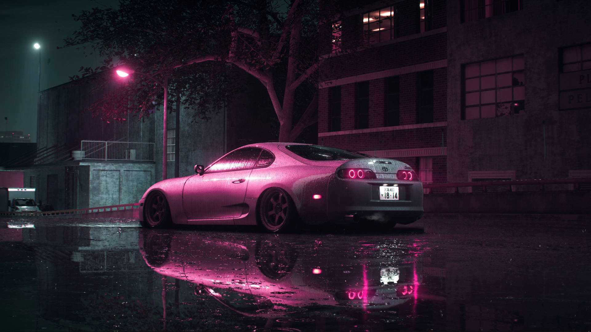 粉紅霓虹燈照亮一輛停在夜晚濕瀝青路上的銀色跑車。 — Toyota Supra 壁紙