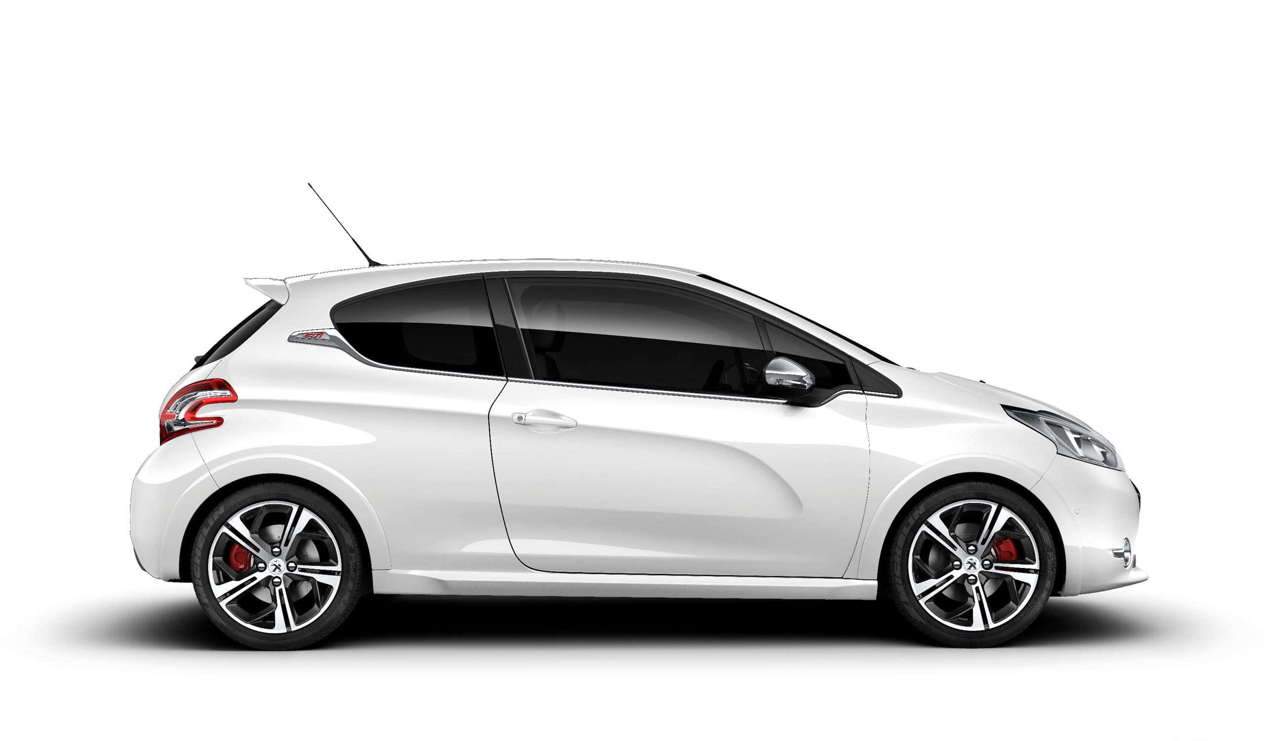 Peugeot 208 桌布 壁紙 — 一輛時尚的白色掀背車，帶有紅色制動卡鉗和黑色輪圈，在乾淨的白色背景上以側面展示。
