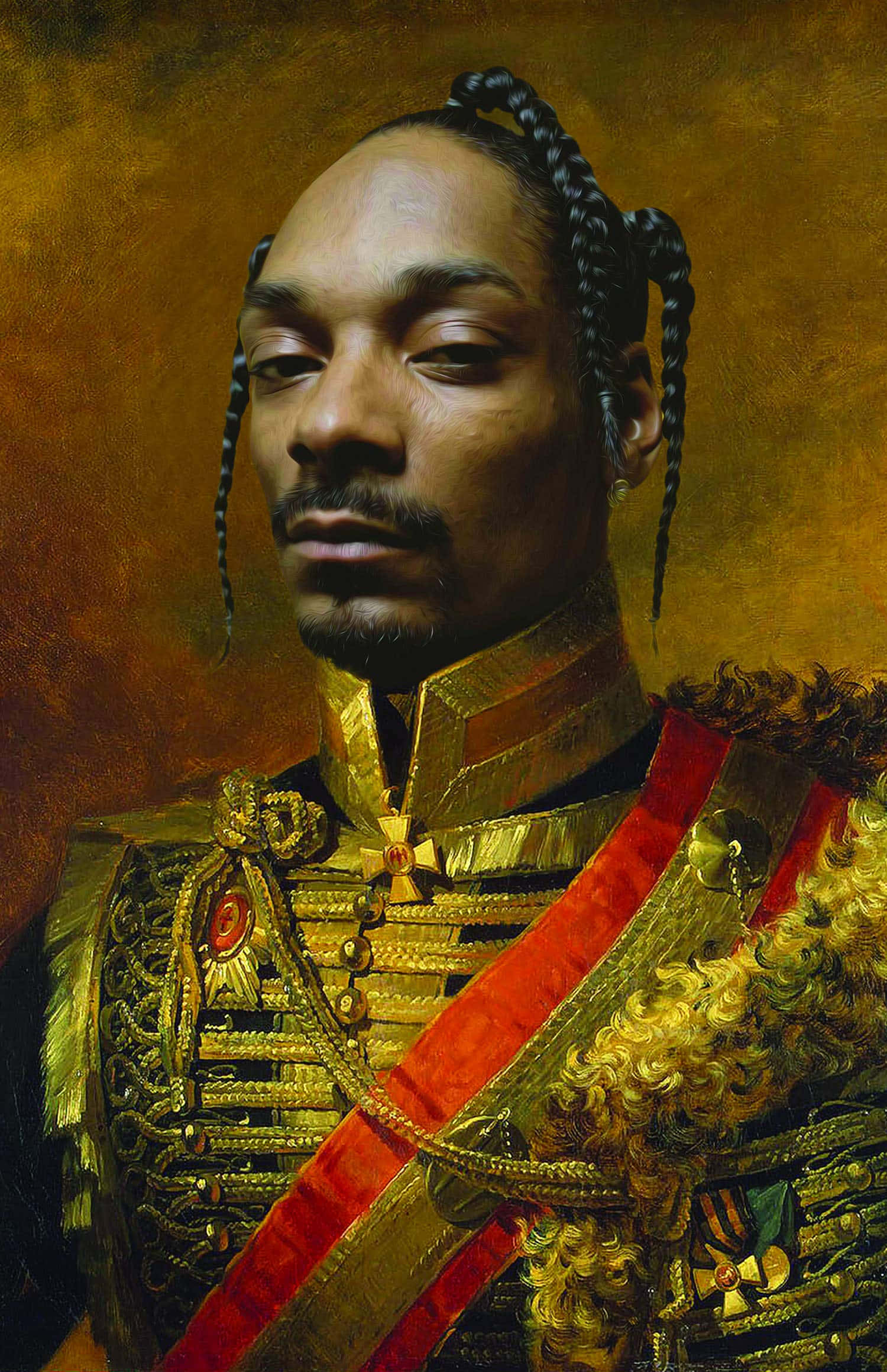 說唱歌手 桌布 壁紙 — Snoop Dogg 身穿華麗金色軍裝，配紅色肩帶，背景為溫暖質感。