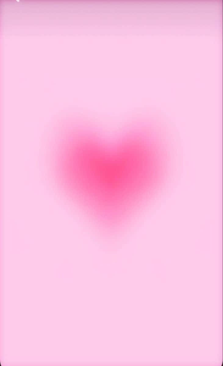 Pink Heart Aura 桌布 壁紙 — 一個柔和的粉紅色心形在粉彩粉紅色漸變背景上輕輕淡出。