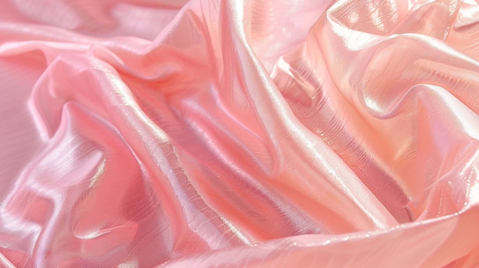  壁紙 — 柔軟的粉紅色緞面布料，在明亮光線下呈現柔和皺褶和閃爍亮點。
