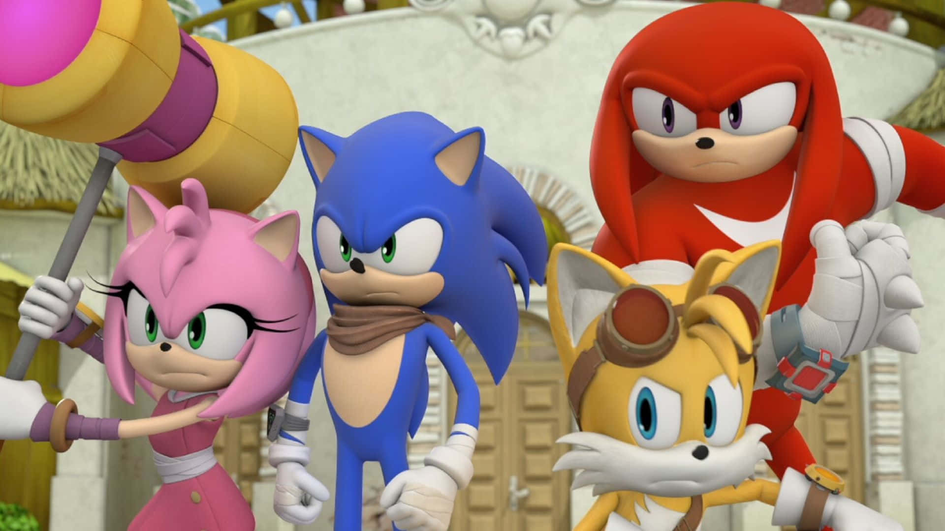 sonic boom 桌布 壁紙 — Sonic、Knuckles、Tails、Amy 和 Cream 一起站在一個明亮的卡通風格庭院中，表情豐富且堅定。