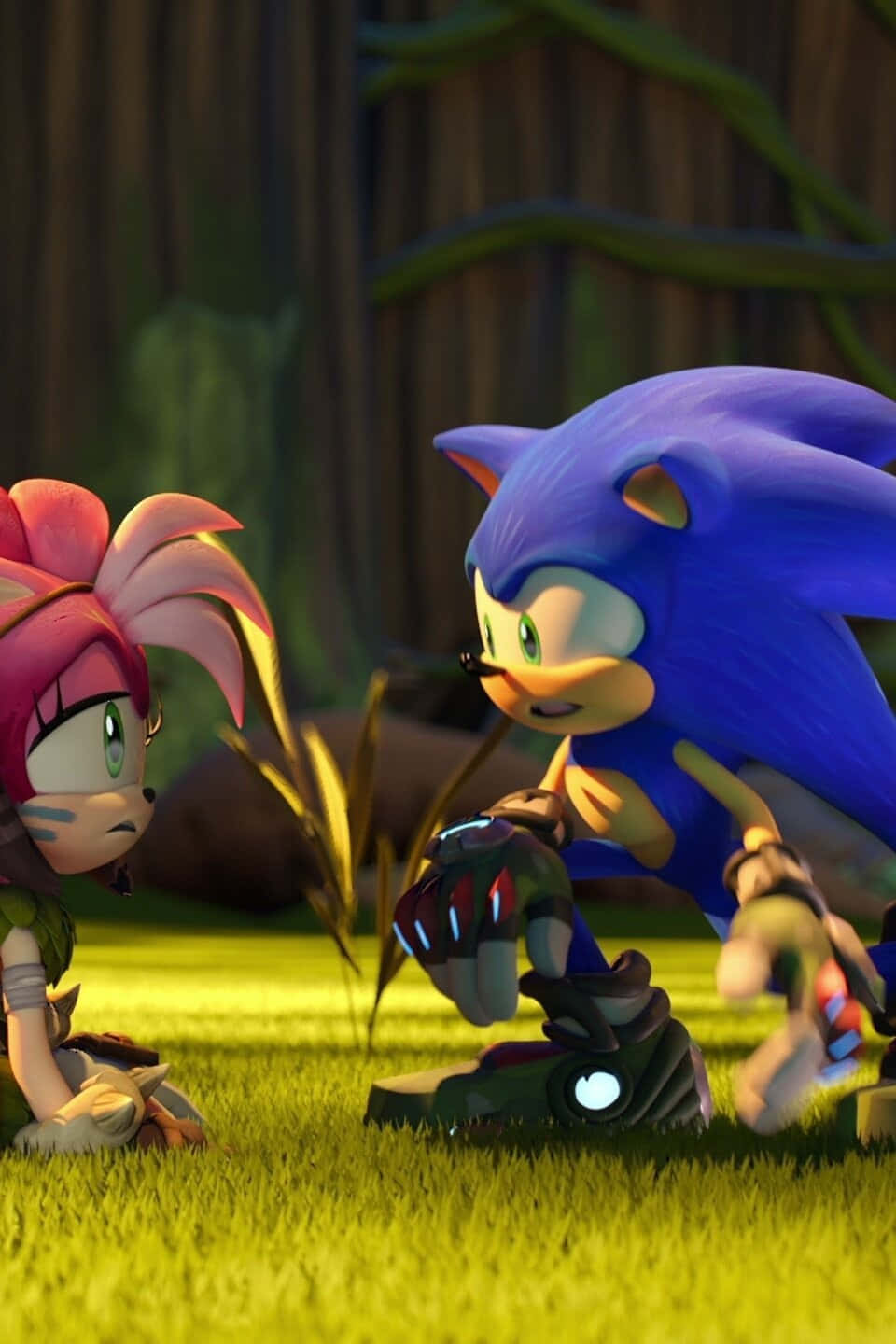  壁紙 — Sonic the Hedgehog 和 Amy Rose 站在陽光明媚的森林空地中，身後有充滿活力的綠草和高大的樹木。