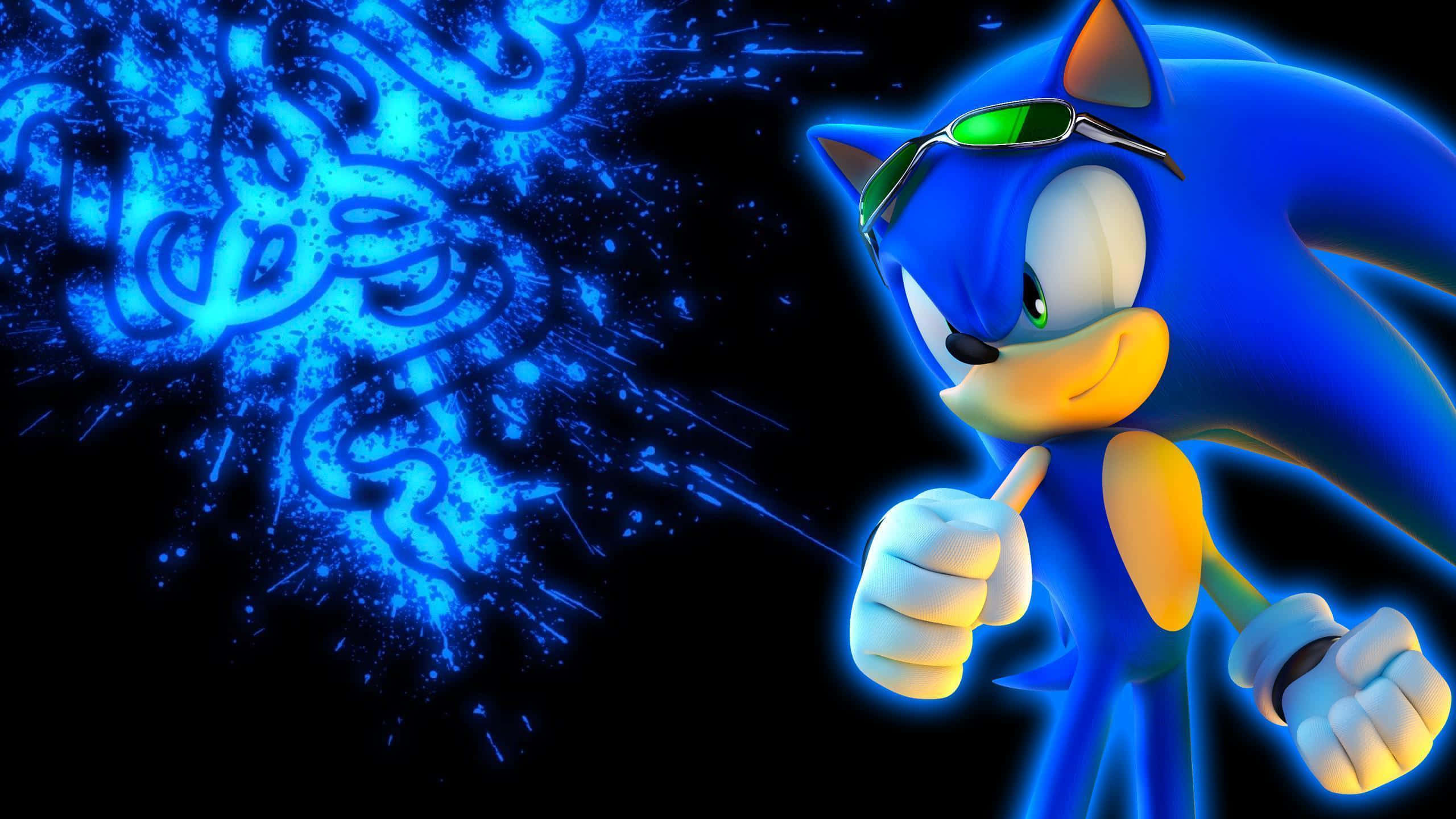 Classic Sonic 桌布 壁紙 — Sonic the Hedgehog 在黑色背景上對著動態的藍色能量爆發豎起自信的大拇指。