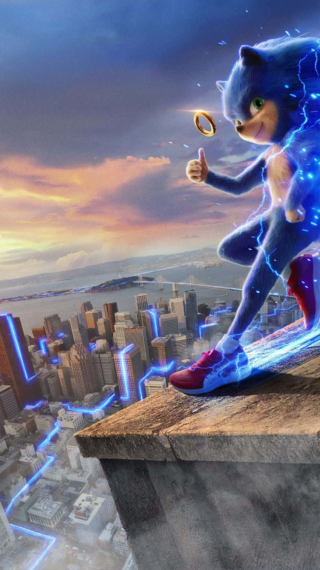 Sonic Art 桌布 壁紙 — Sonic the Hedgehog 站在摩天大樓邊緣，身處充滿活力的城市景觀中，豎起大拇指，一個發光的戒指漂浮在他旁邊，藍色能量在他周圍噼啪作響。